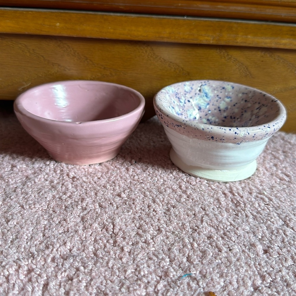 Set of 2 ceramic bowls